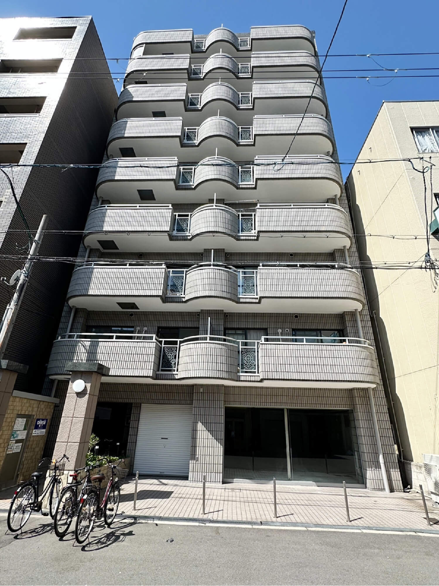 アンビション難波WESTの外観